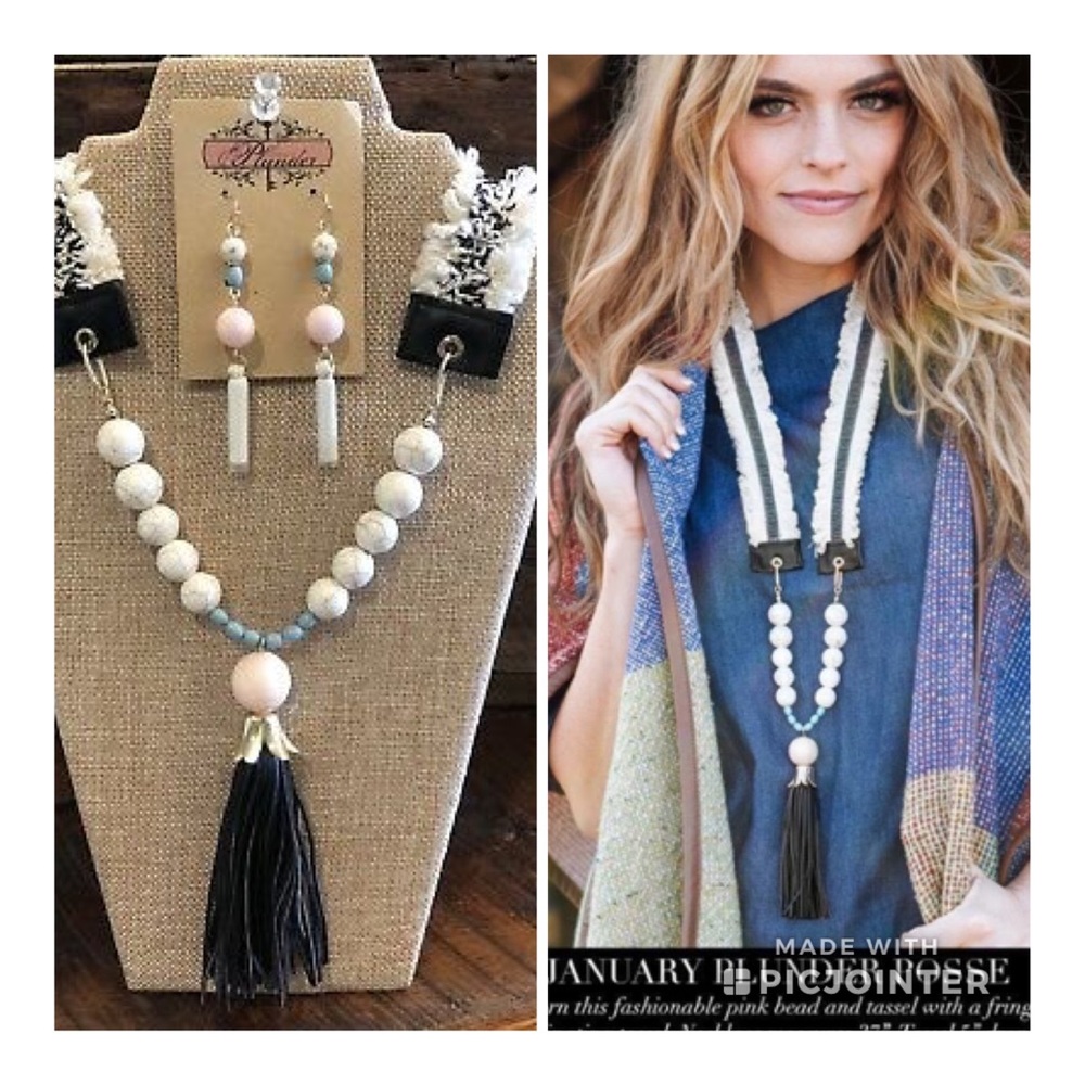 Necklace with matching Earrings (plunder)